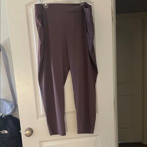 Eddie Bauer Women's Plum Joggers